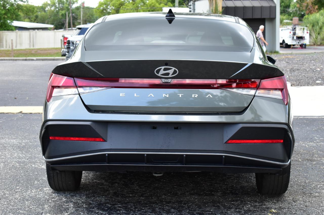 Hyundai Elantra SEL IVT 2024