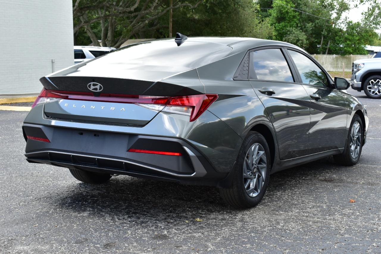 Hyundai Elantra SEL IVT 2024