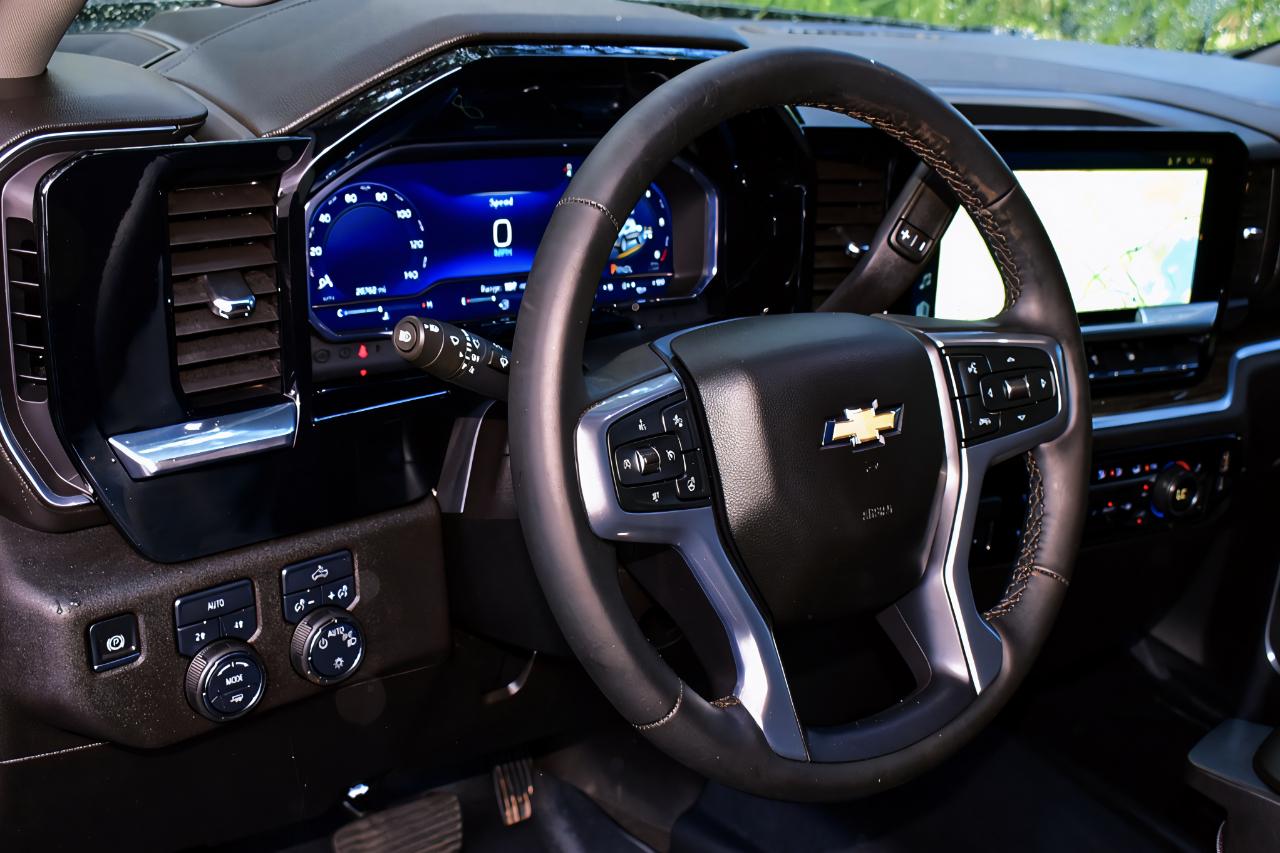 Chevrolet Silverado 1500 4WD Crew Cab 147" LT w/2FL 2025