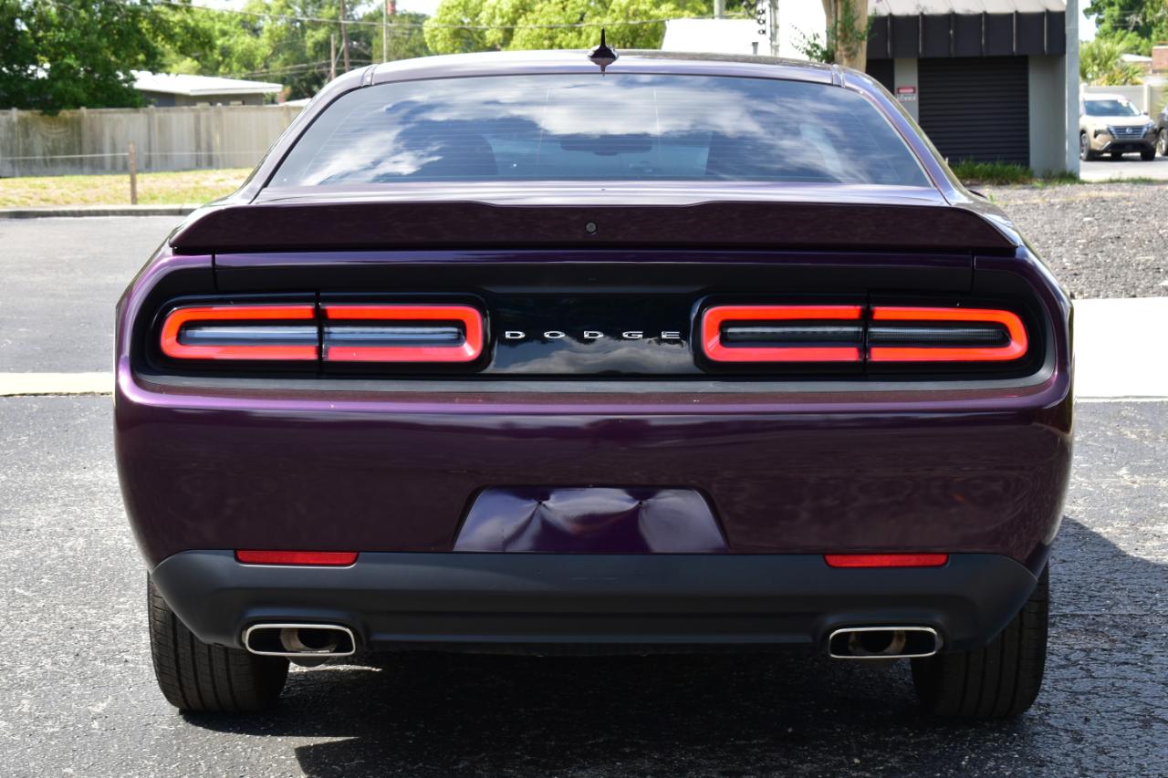 Dodge Challenger SXT RWD 2020