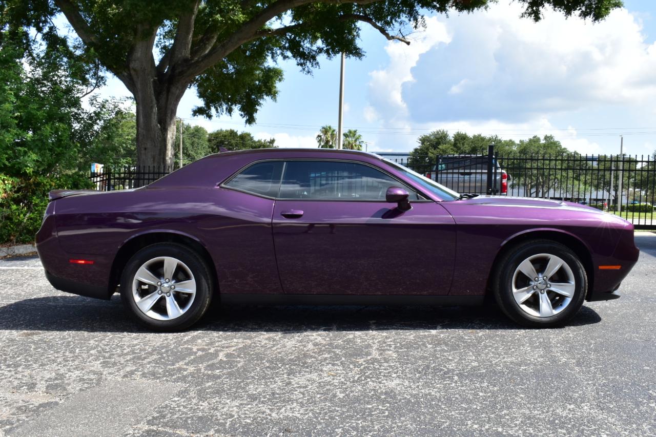 Dodge Challenger SXT RWD 2020