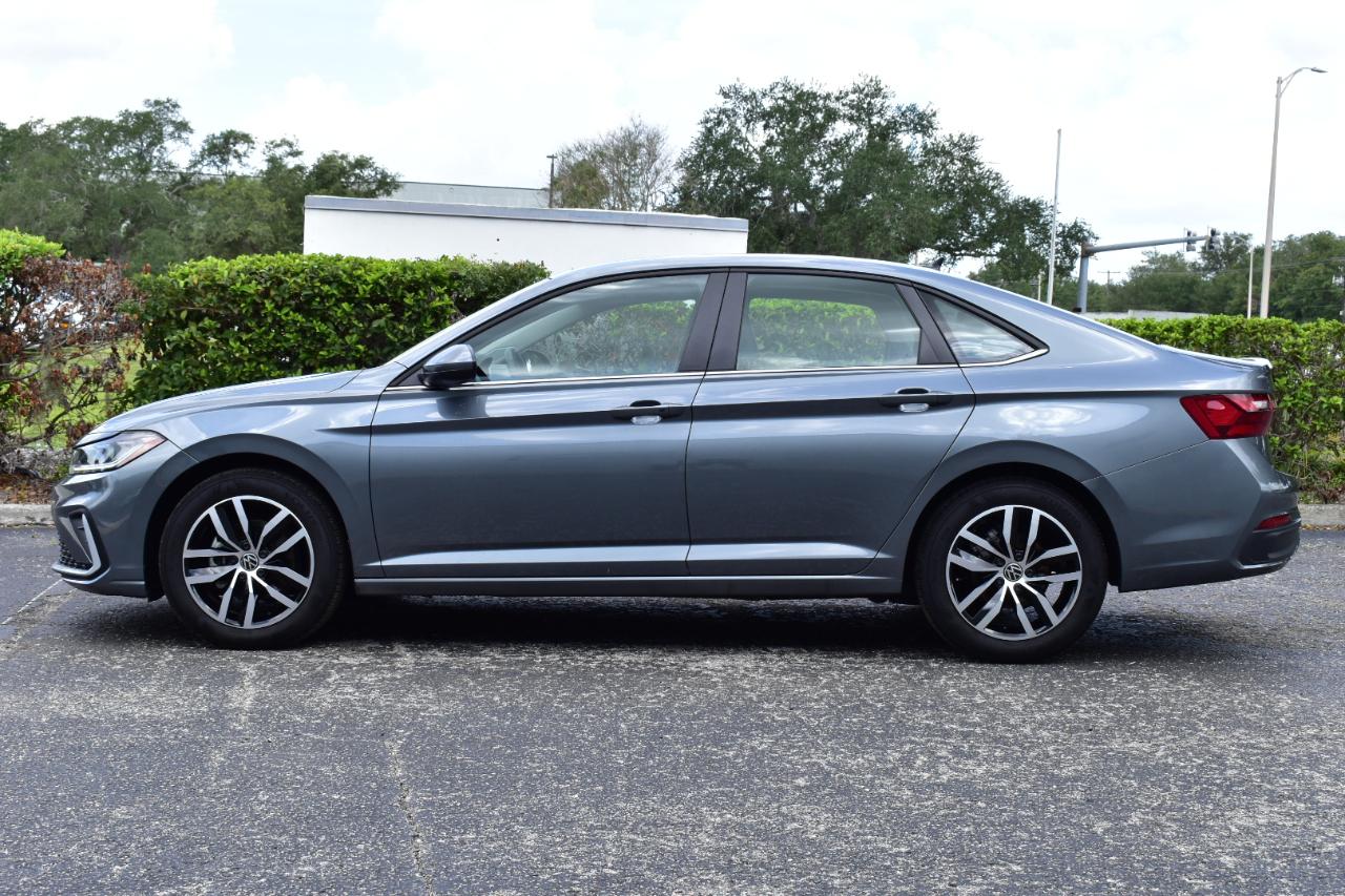 Volkswagen Jetta SE Auto 2025