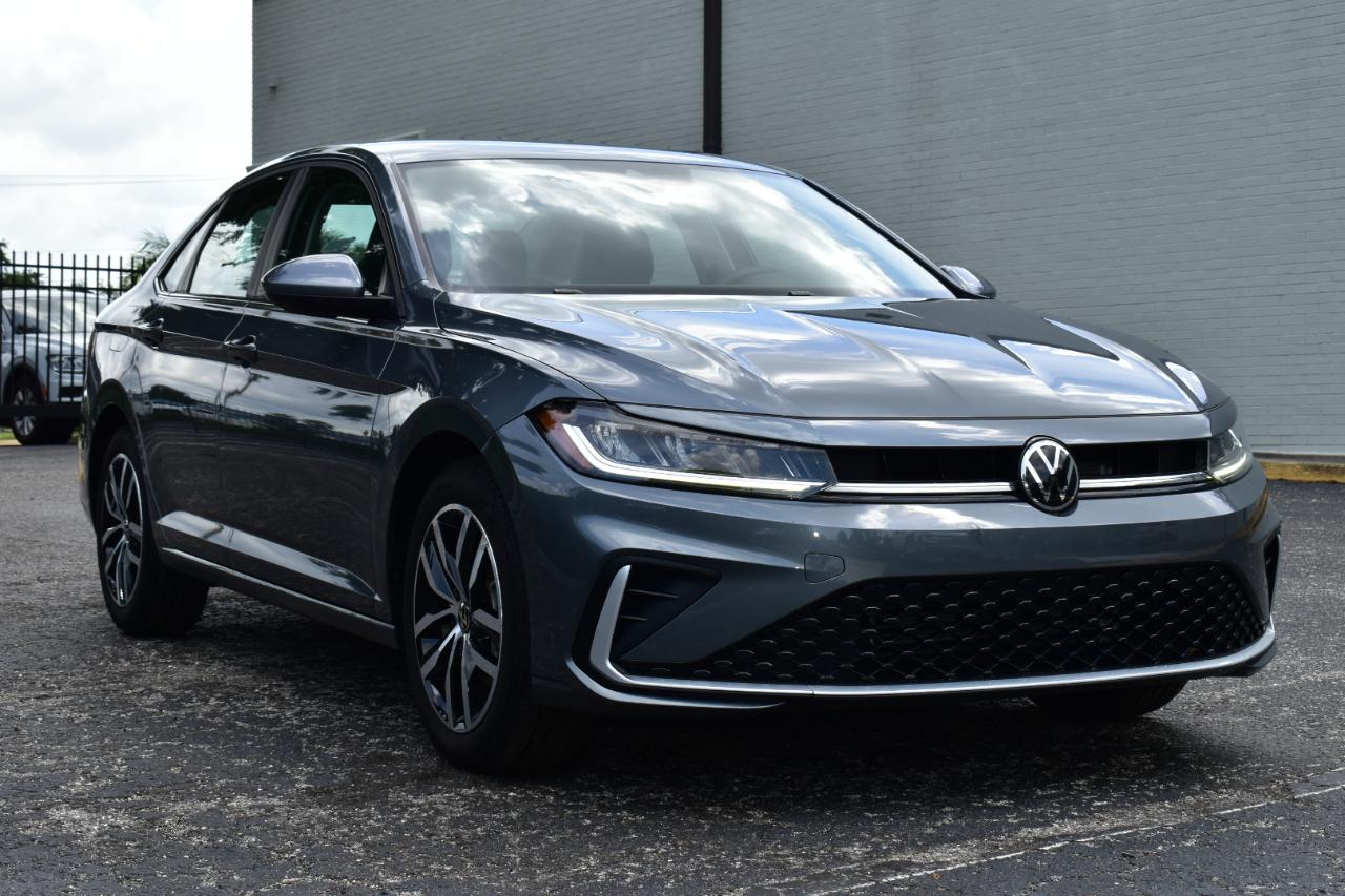 Volkswagen Jetta SE Auto 2025
