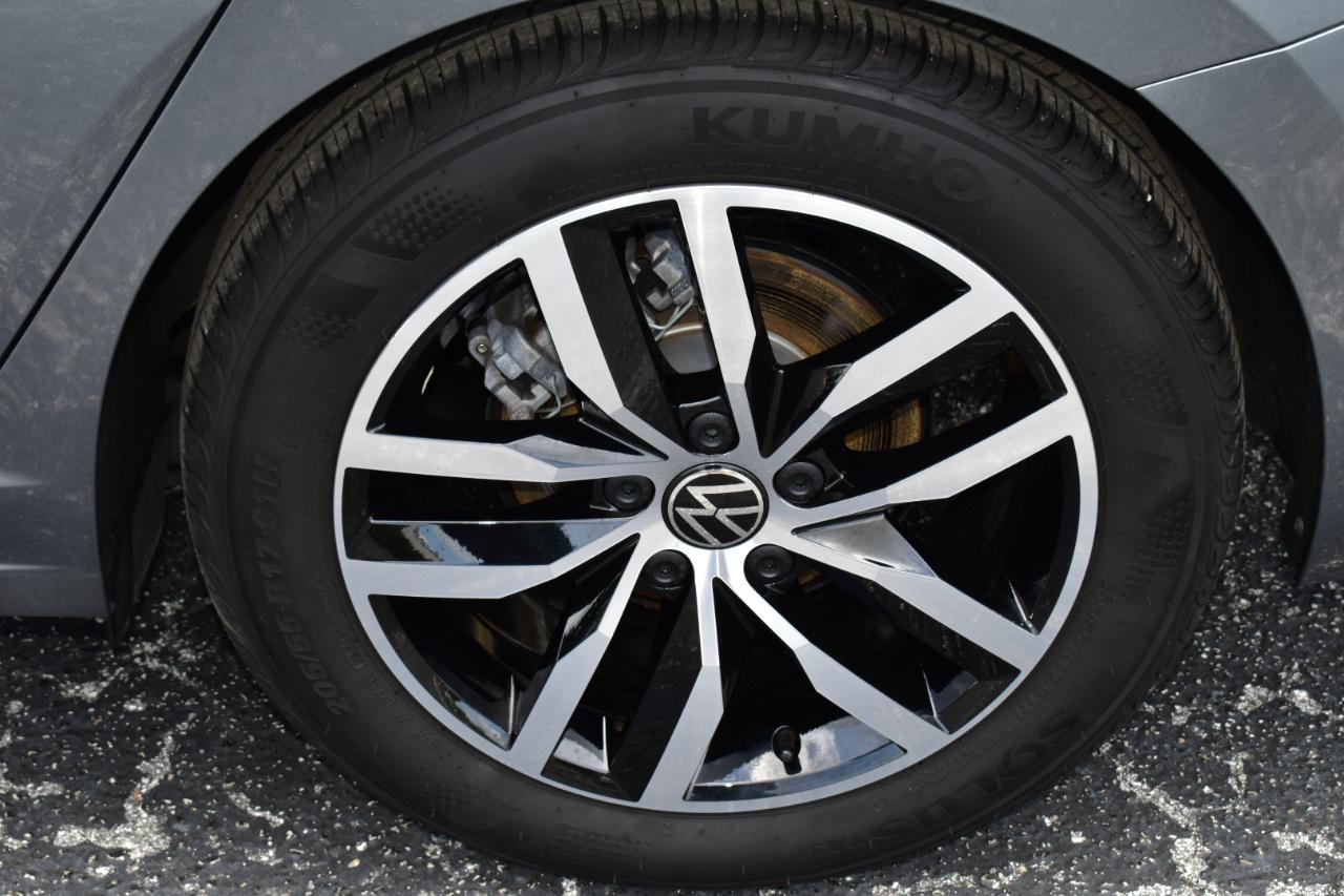 Volkswagen Jetta SE Auto 2025