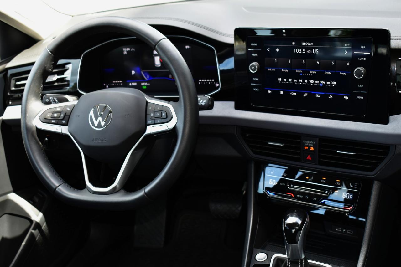 Volkswagen Jetta SE Auto 2025