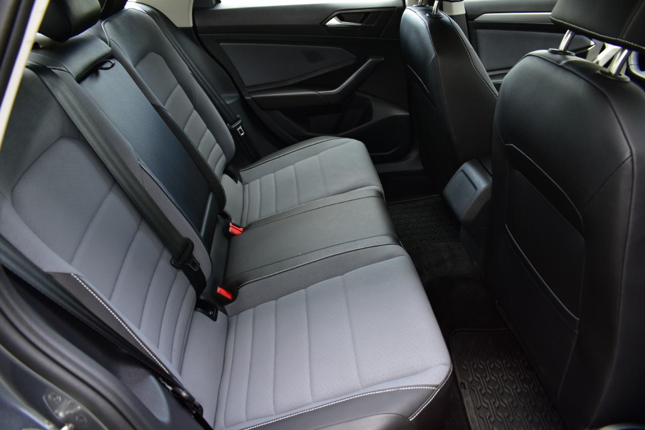 Volkswagen Jetta SE Auto 2025