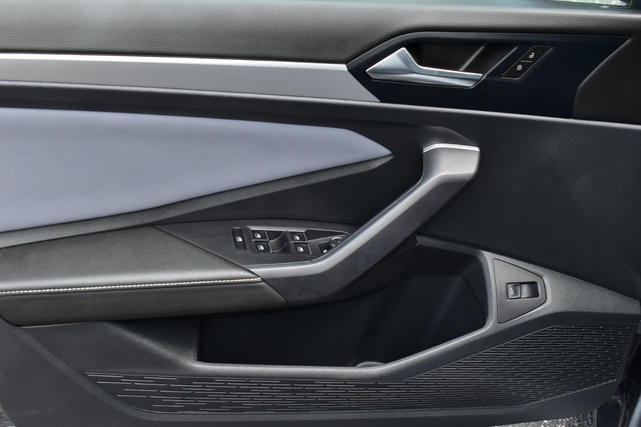 Volkswagen Jetta SE Auto 2025