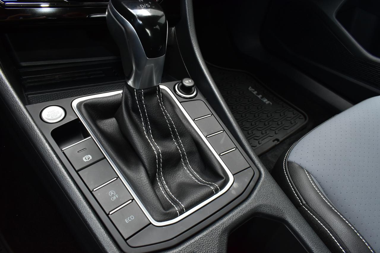 Volkswagen Jetta SE Auto 2025