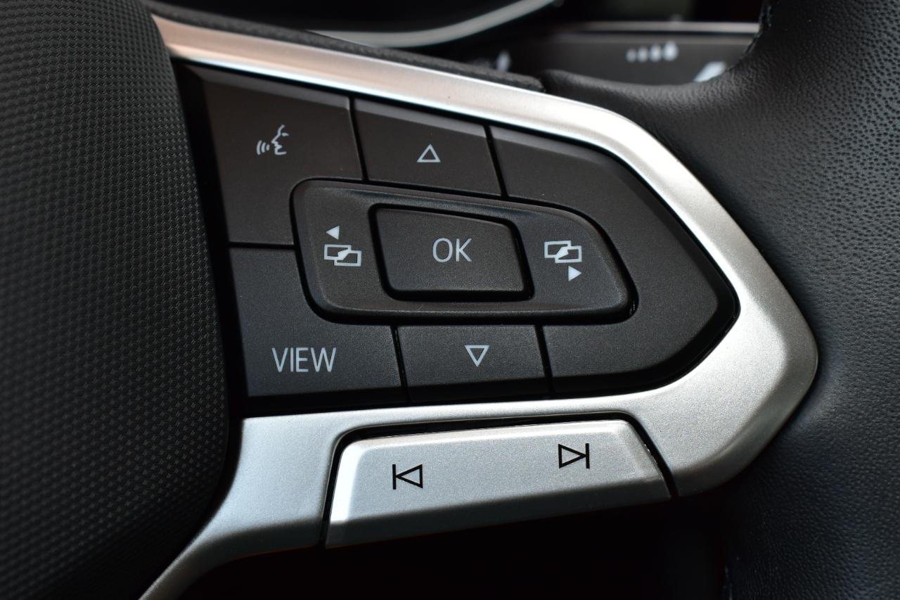Volkswagen Jetta SE Auto 2025