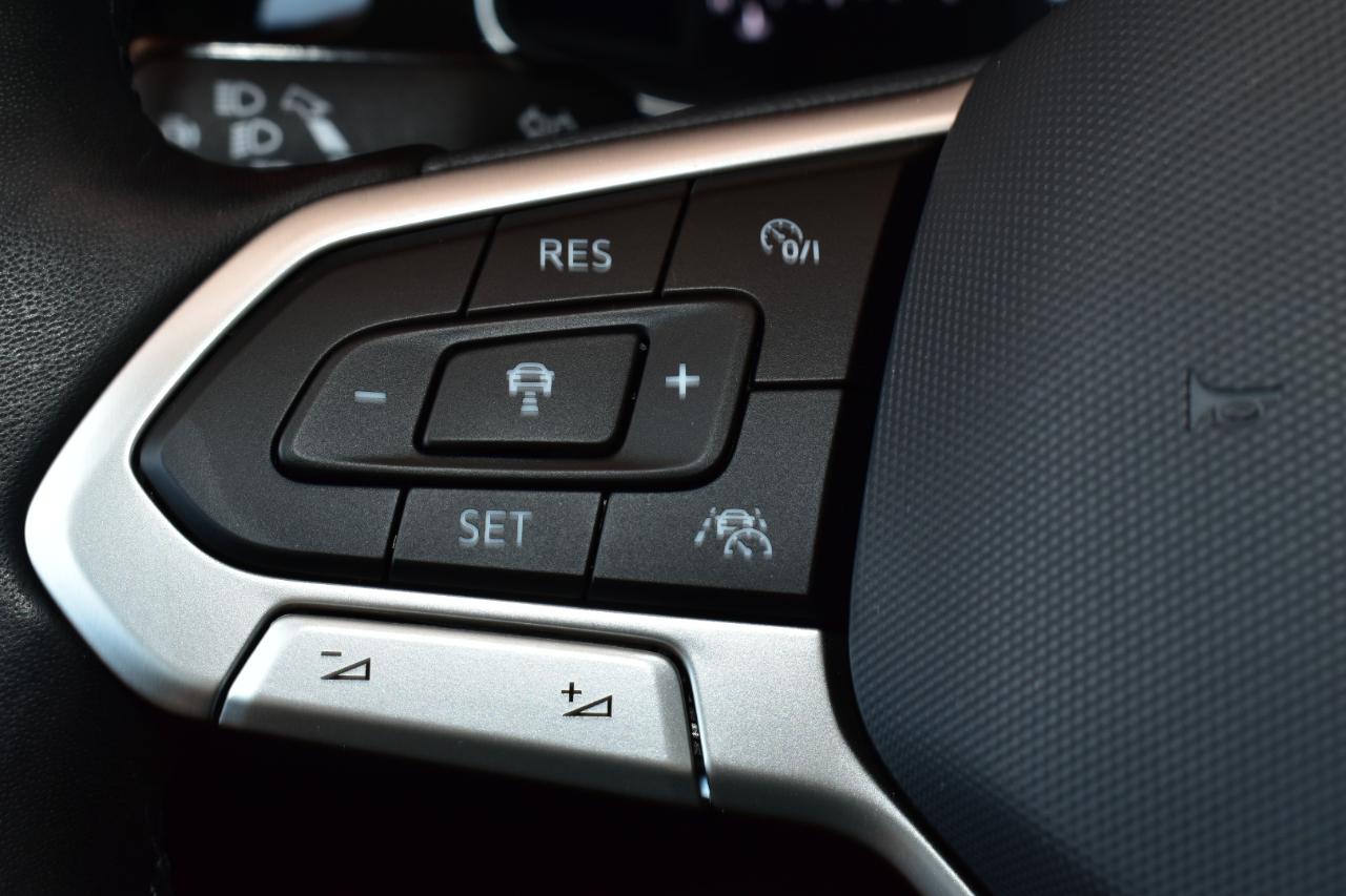 Volkswagen Jetta SE Auto 2025