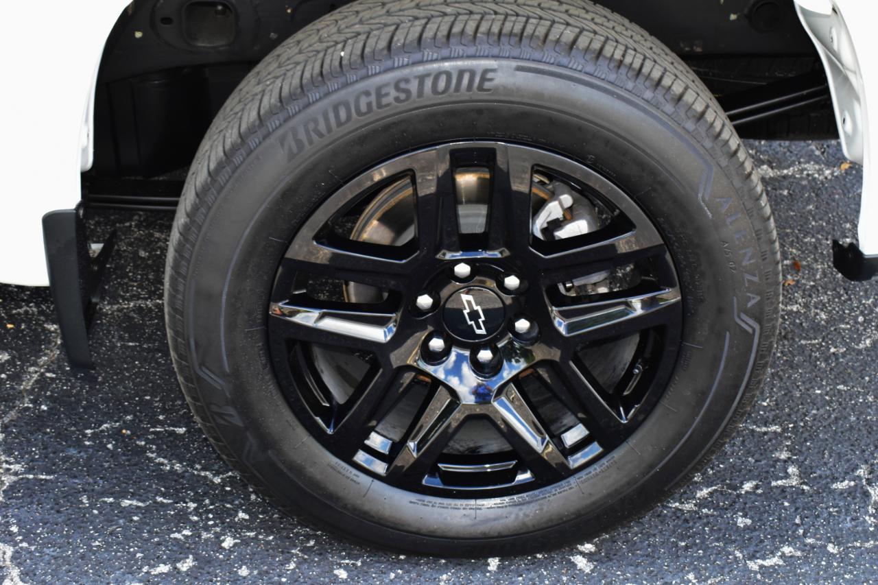 Chevrolet Silverado 1500 2WD Crew Cab 147" Custom 2023