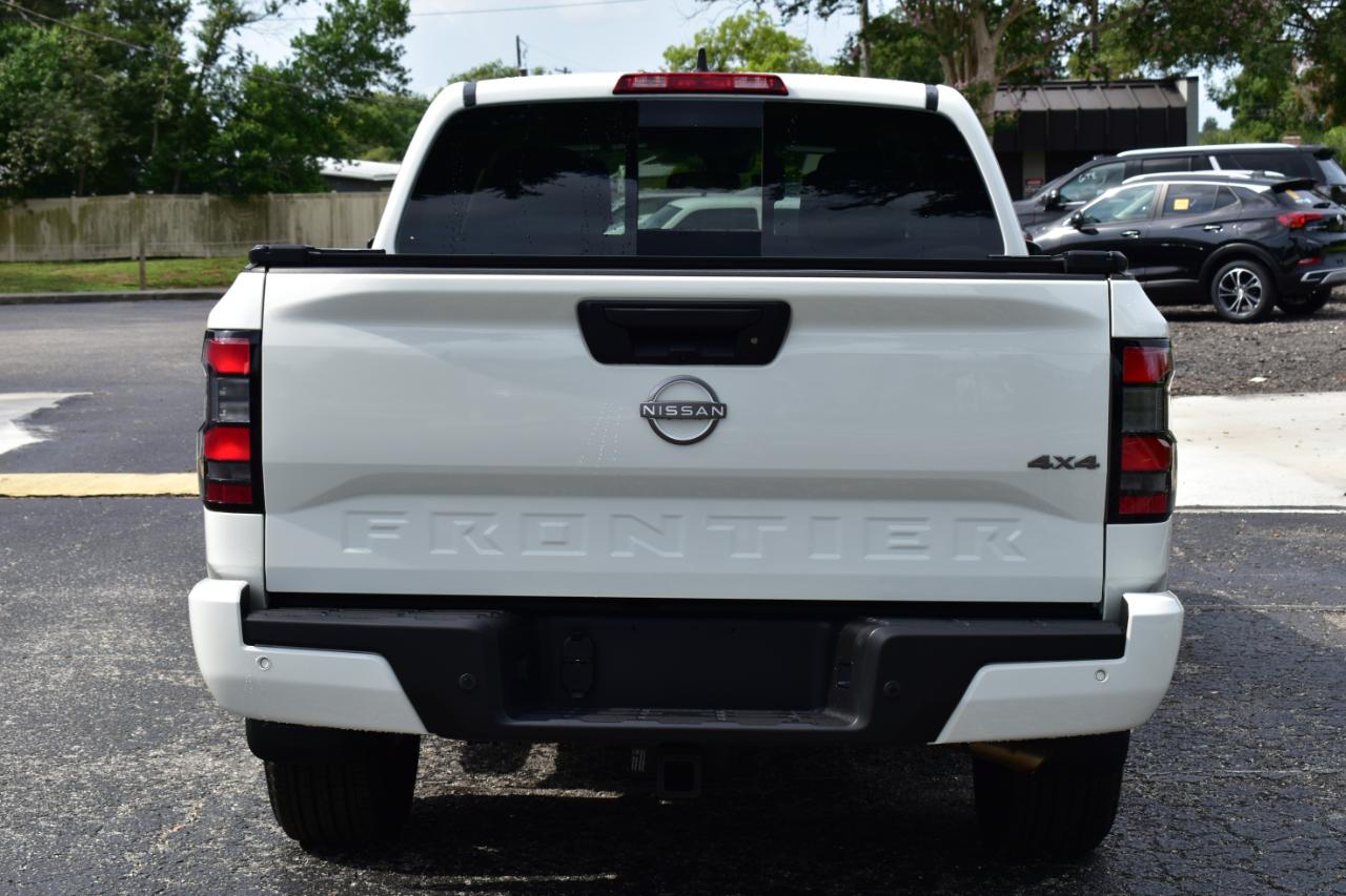 Nissan Frontier Crew Cab 4x4 SV 2025