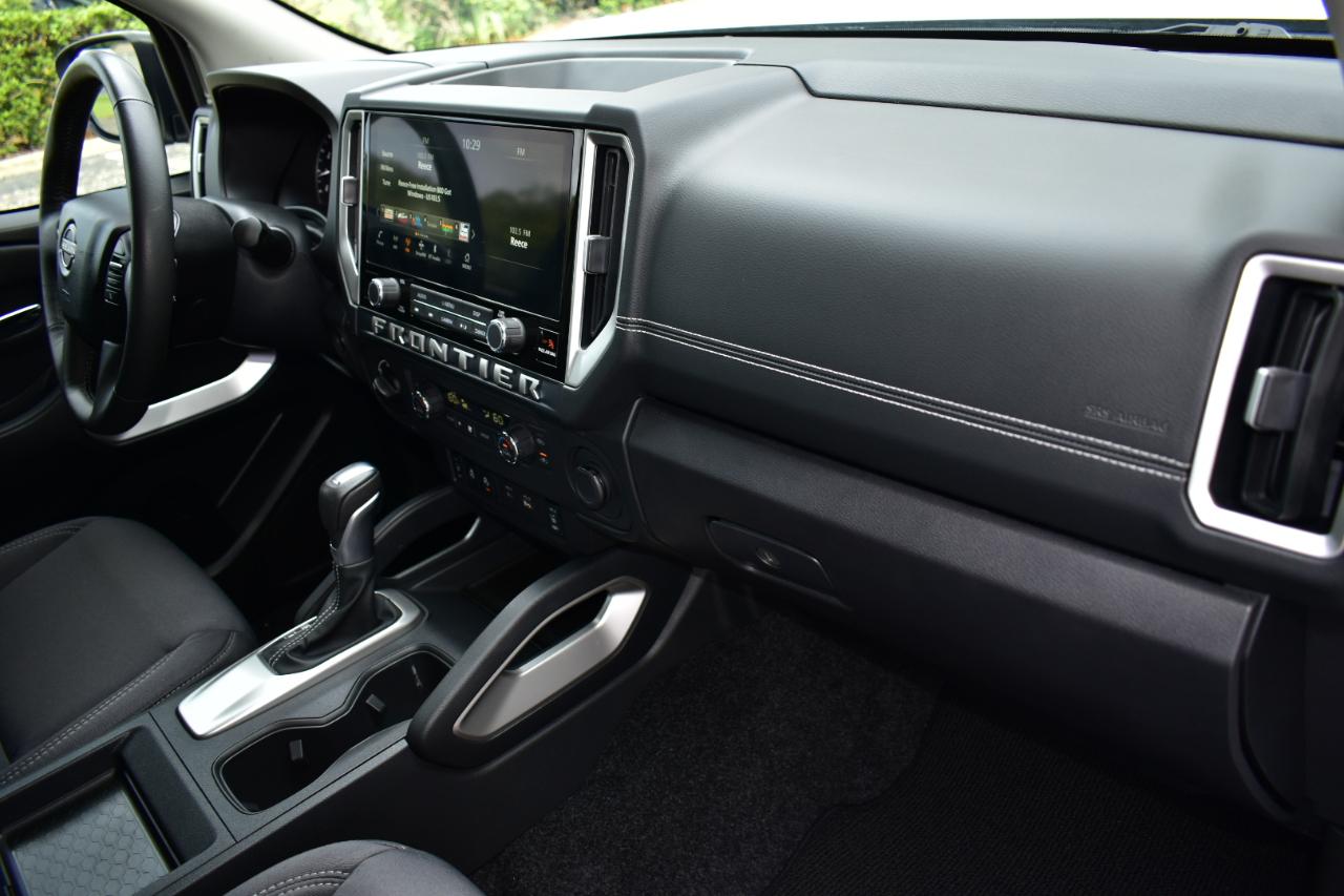 Nissan Frontier Crew Cab 4x4 SV 2025
