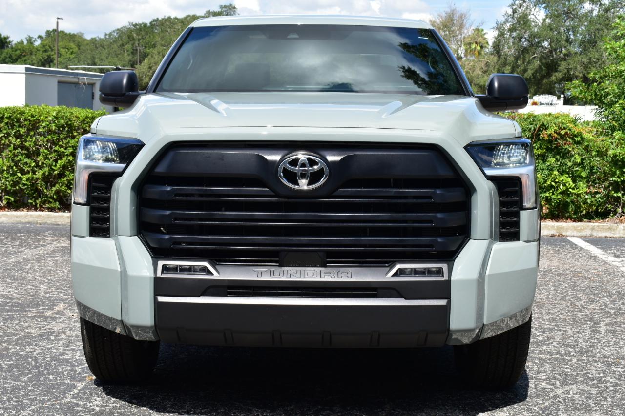 Toyota Tundra SR5 Crew Max 4WD 2026