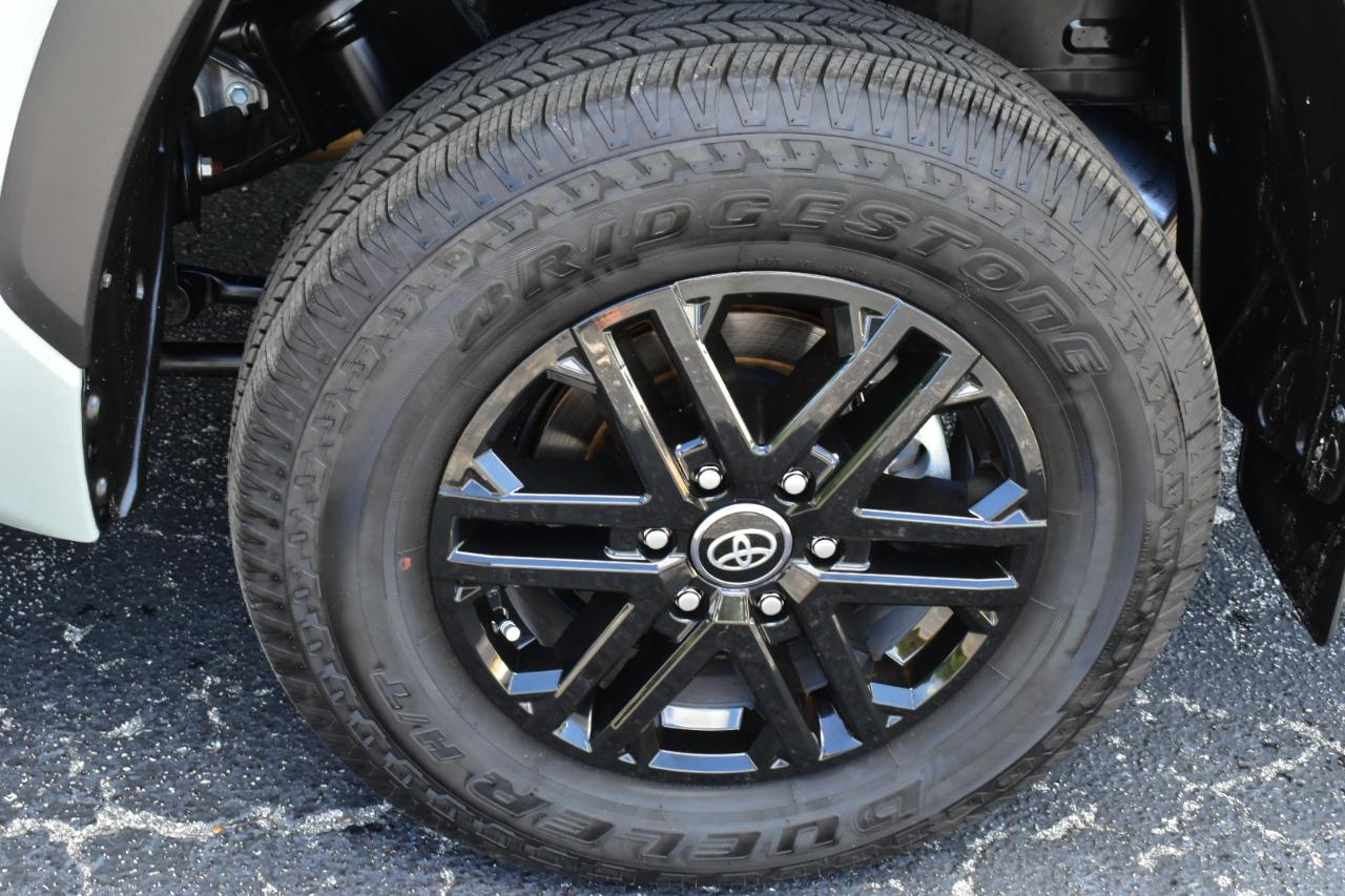 Toyota Tundra SR5 Crew Max 4WD 2026