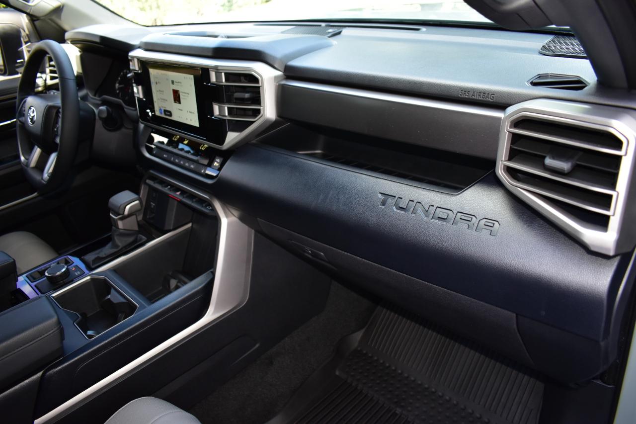 Toyota Tundra SR5 Crew Max 4WD 2026
