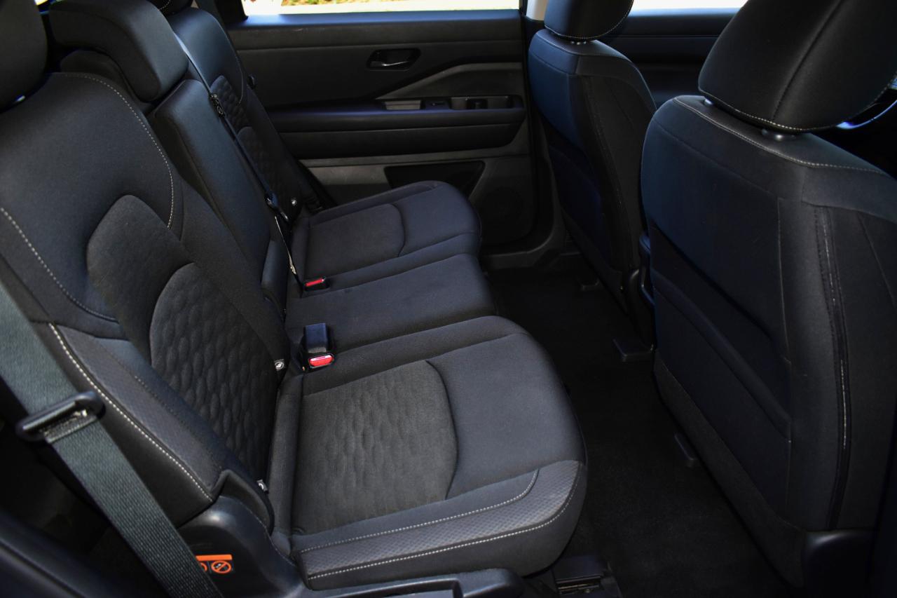 Nissan Pathfinder SV 2WD 2024
