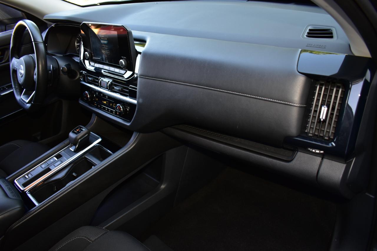 Nissan Pathfinder SV 2WD 2024