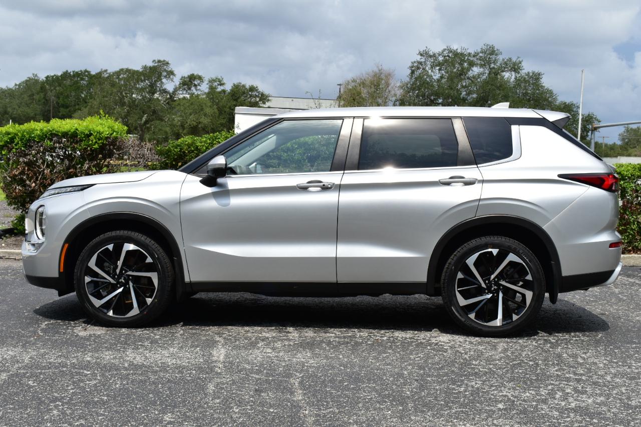 Mitsubishi Outlander SE FWD 2024