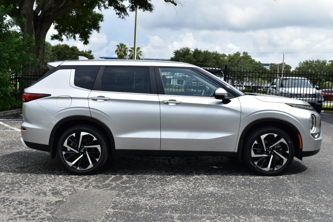 Mitsubishi Outlander SE FWD 2024