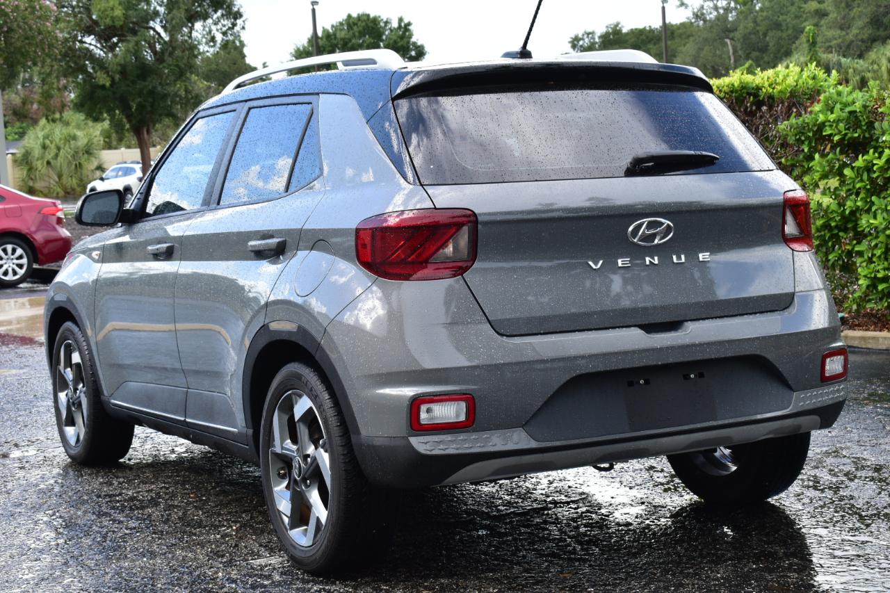 Hyundai Venue Limited IVT 2023