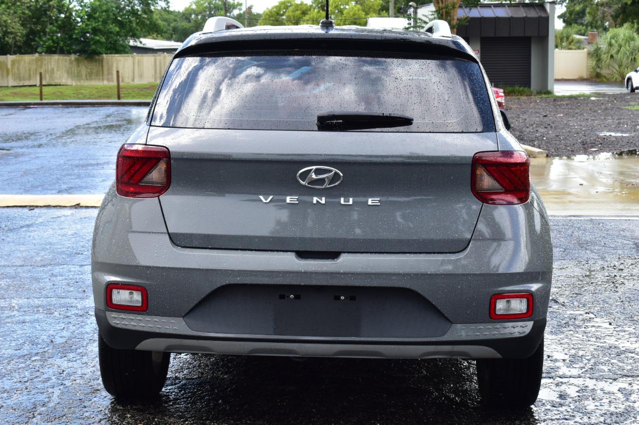 Hyundai Venue Limited IVT 2023