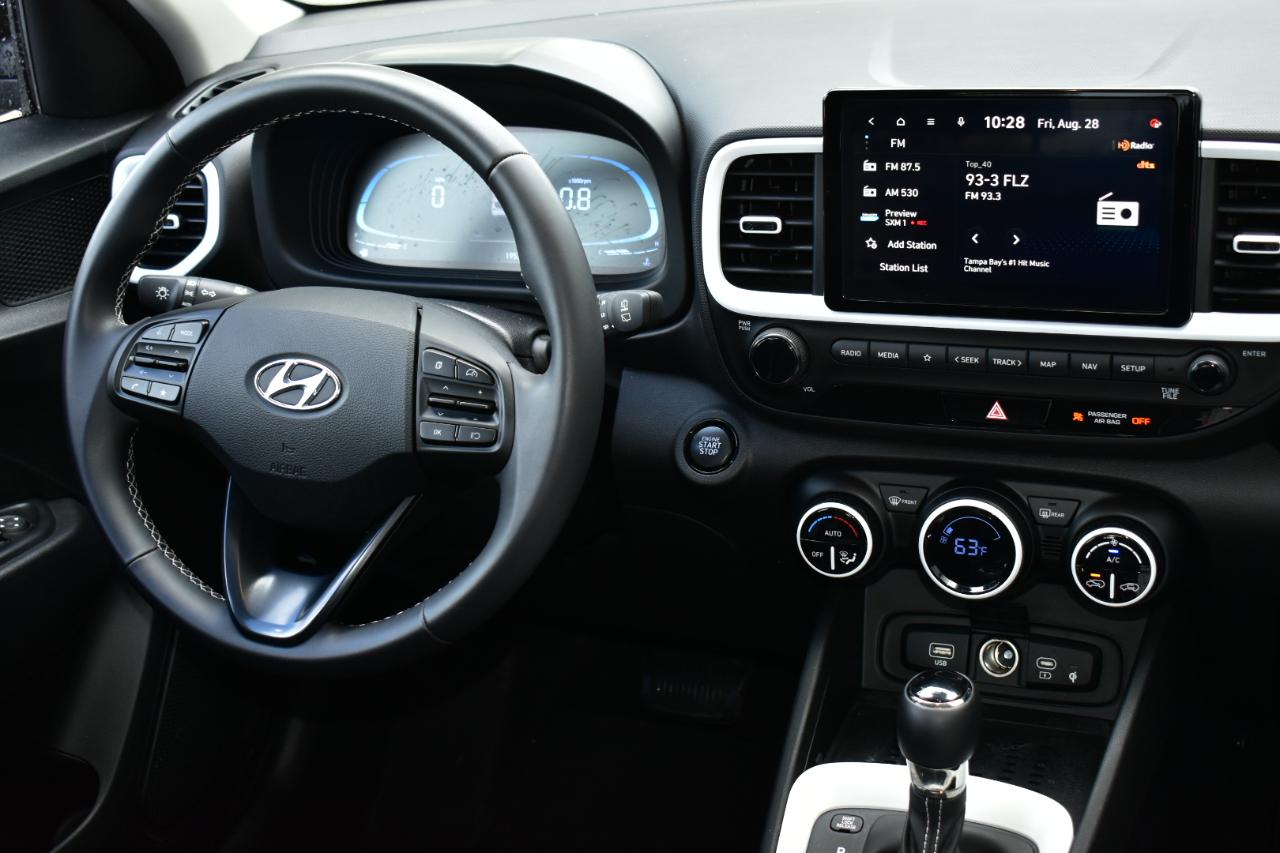 Hyundai Venue Limited IVT 2023