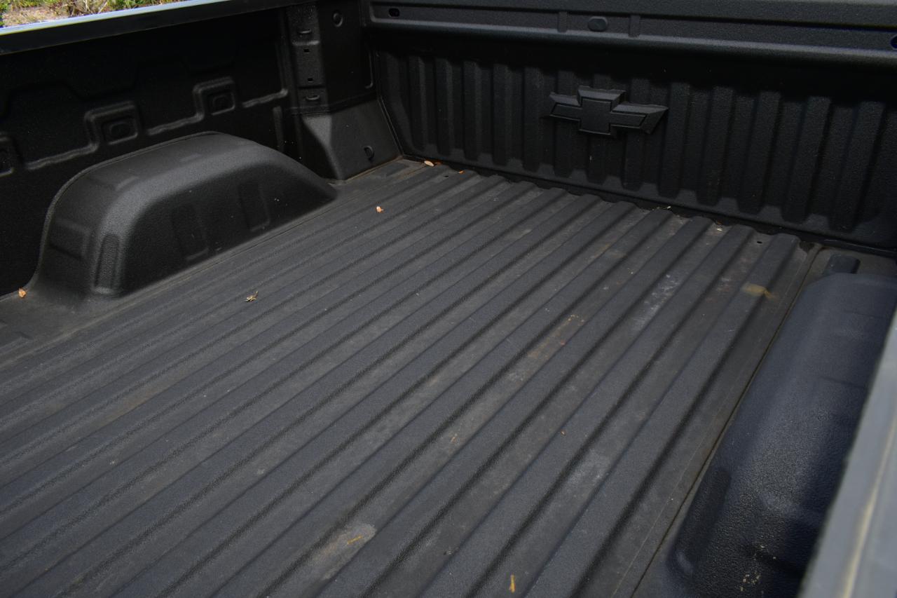 Chevrolet Silverado 1500 2WD Crew Cab 147" LT 2024