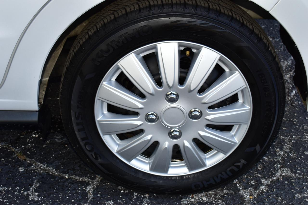 Mitsubishi Mirage ES CVT 2024