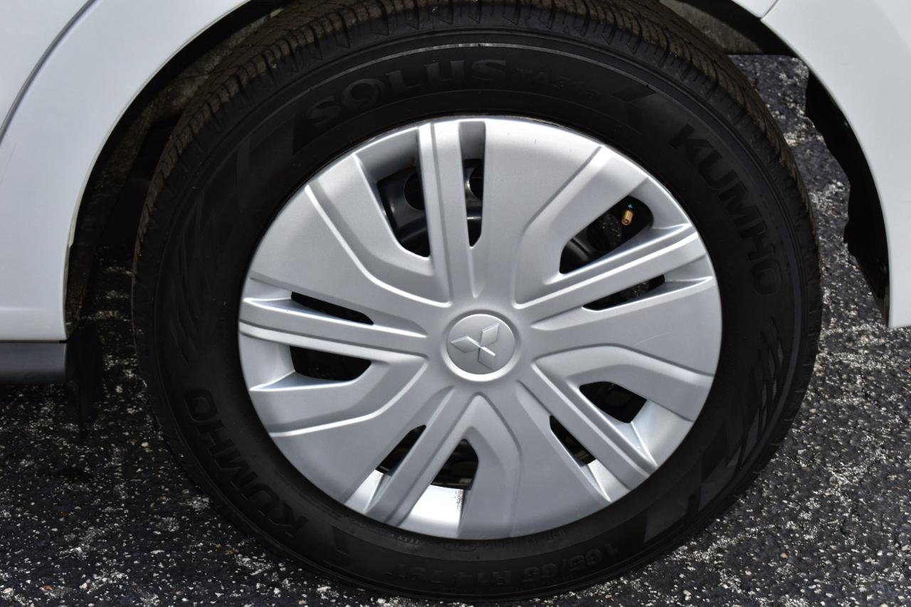 Mitsubishi Mirage ES CVT 2024