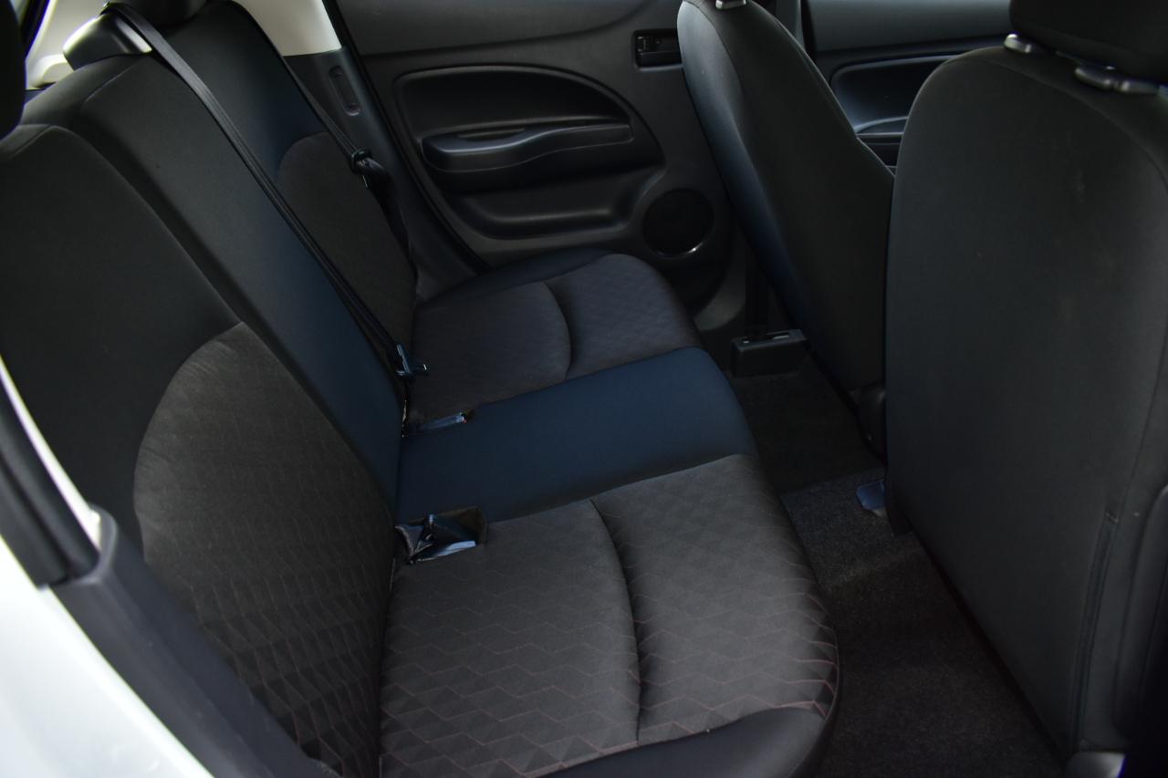 Mitsubishi Mirage ES CVT 2024