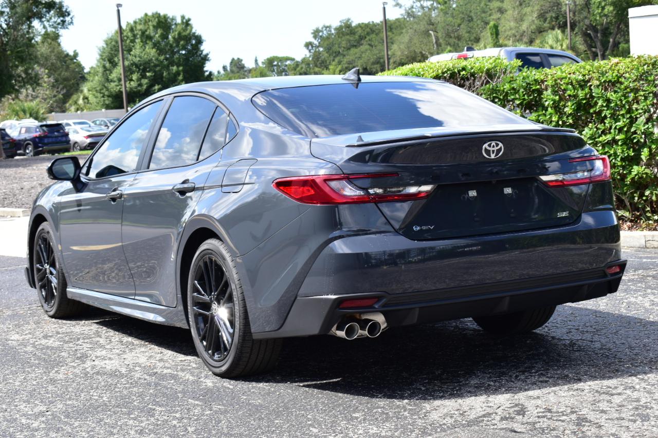 Toyota Camry SE (Natl) 2026