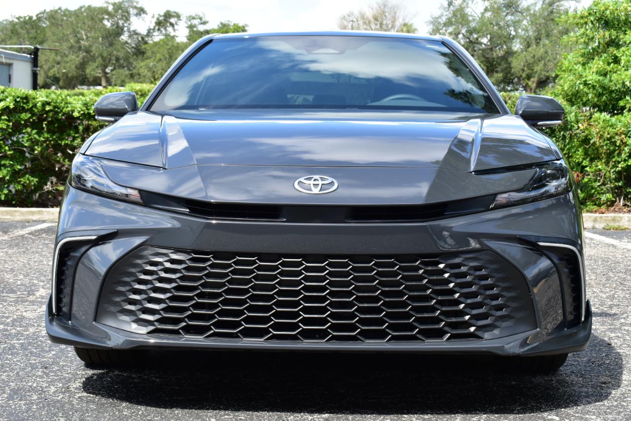 Toyota Camry SE (Natl) 2026