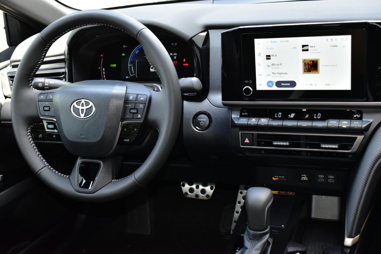 Toyota Camry SE (Natl) 2026