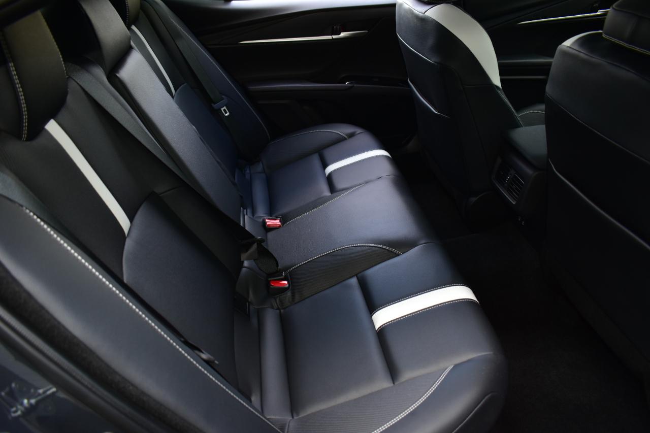 Toyota Camry SE (Natl) 2026