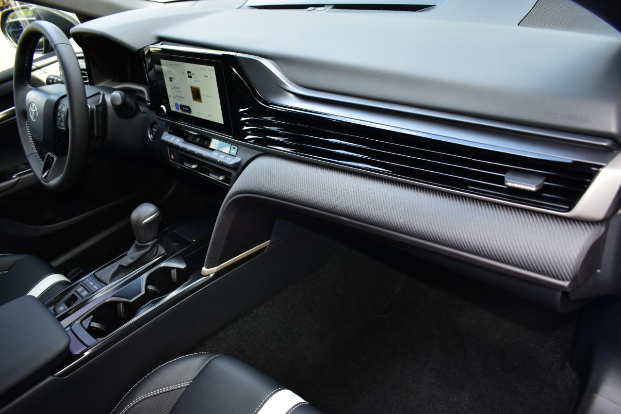 Toyota Camry SE (Natl) 2026