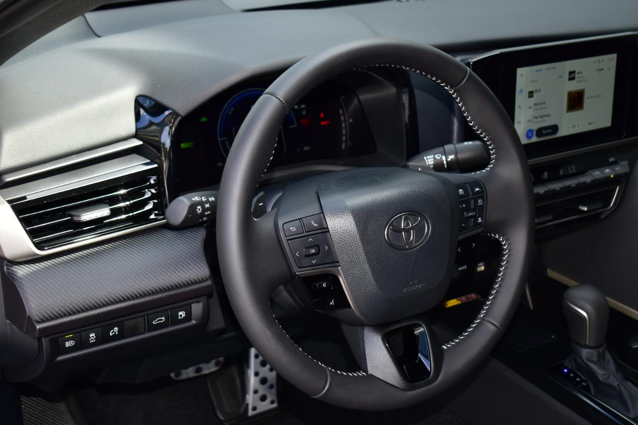 Toyota Camry SE (Natl) 2026