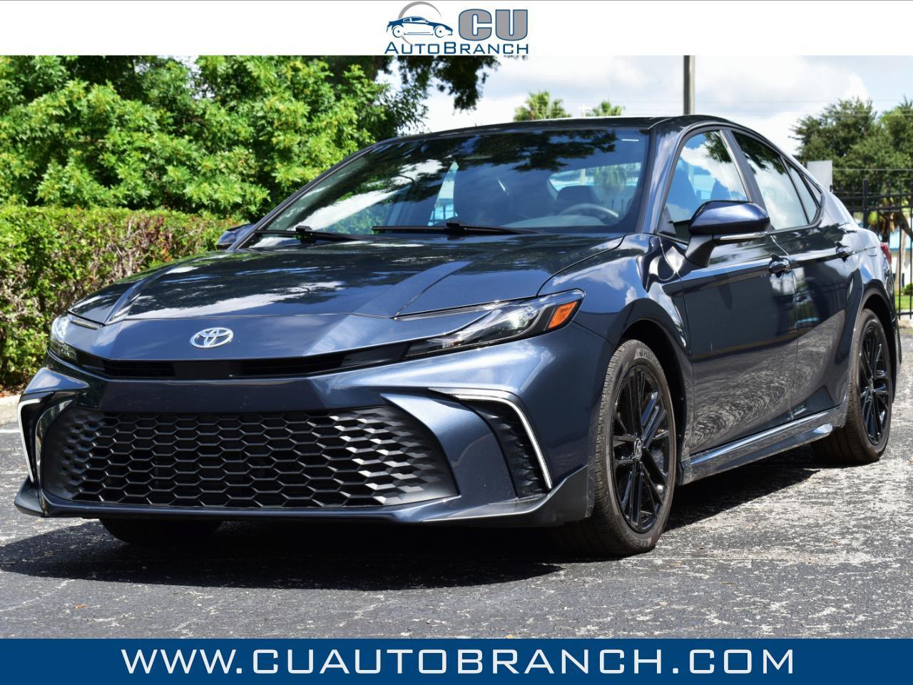 Toyota Camry SE (Natl) 2026