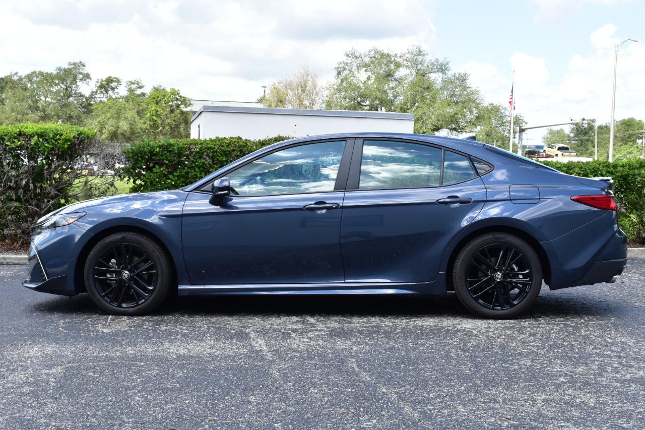 Toyota Camry SE (Natl) 2026
