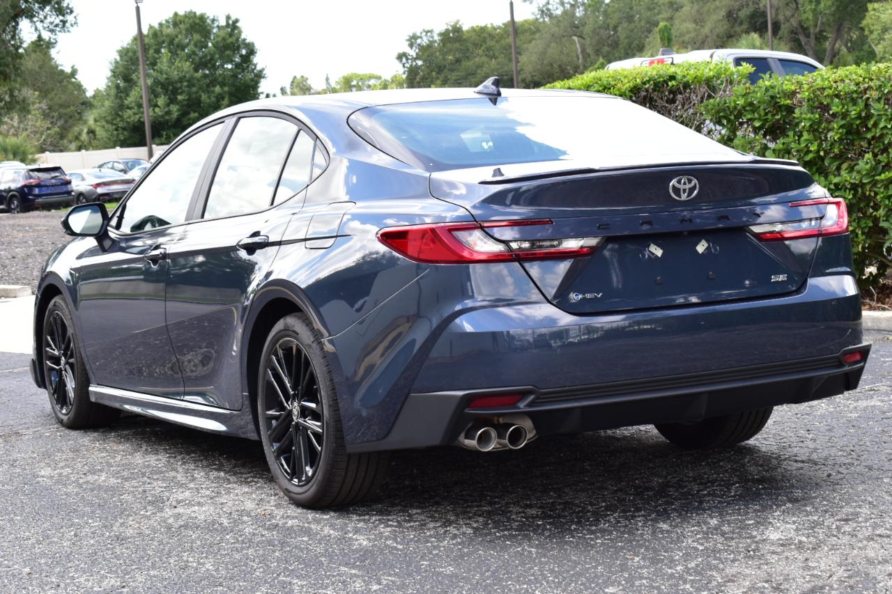 Toyota Camry SE (Natl) 2026