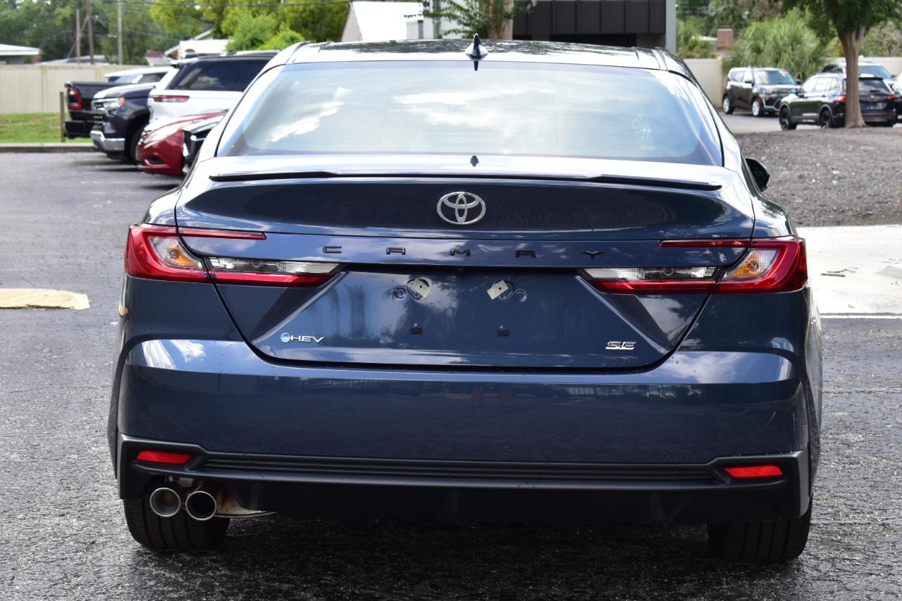 Toyota Camry SE (Natl) 2026