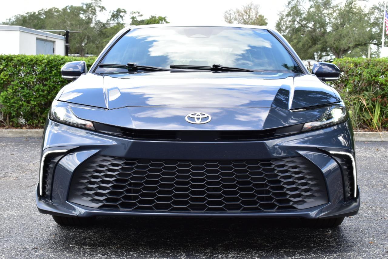 Toyota Camry SE (Natl) 2026