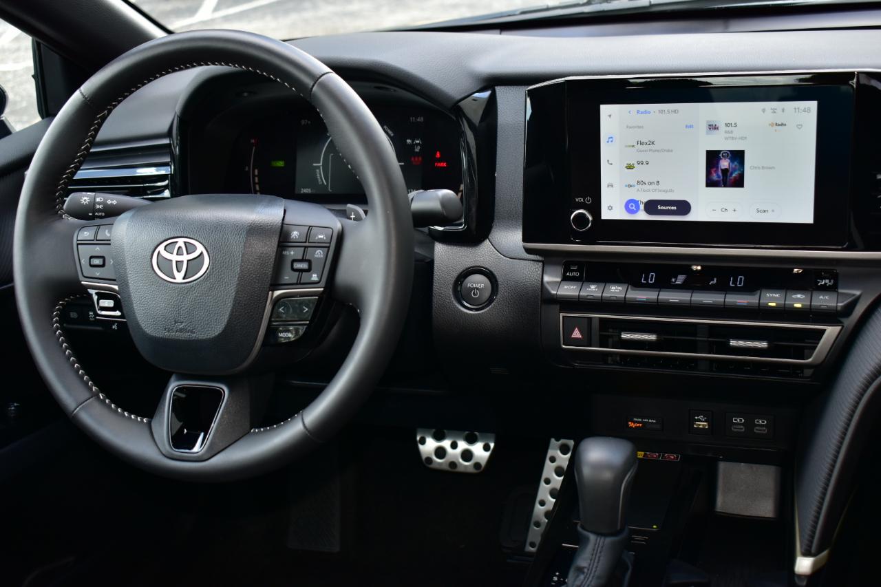 Toyota Camry SE (Natl) 2026