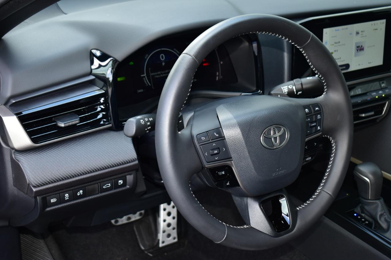 Toyota Camry SE (Natl) 2026