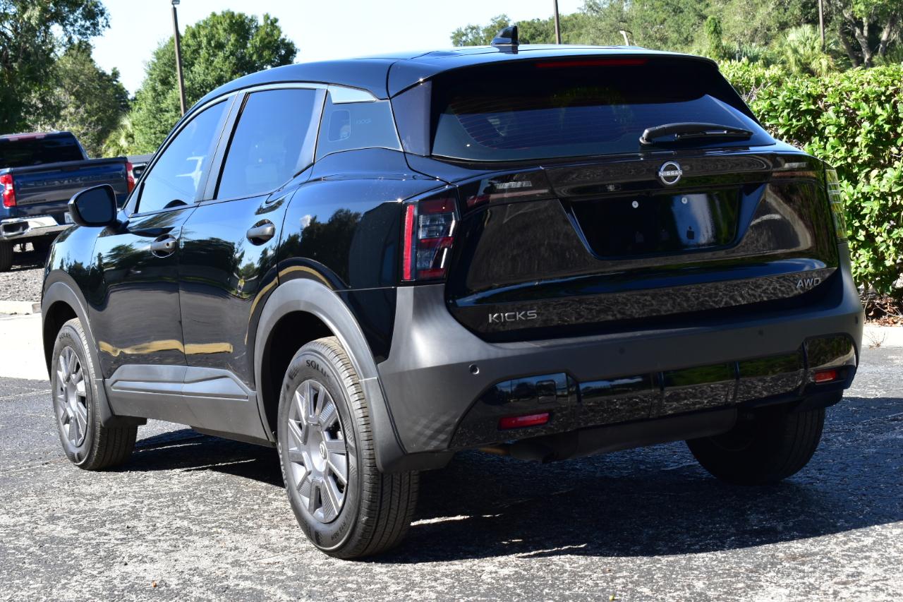 Nissan Kicks S AWD 2025