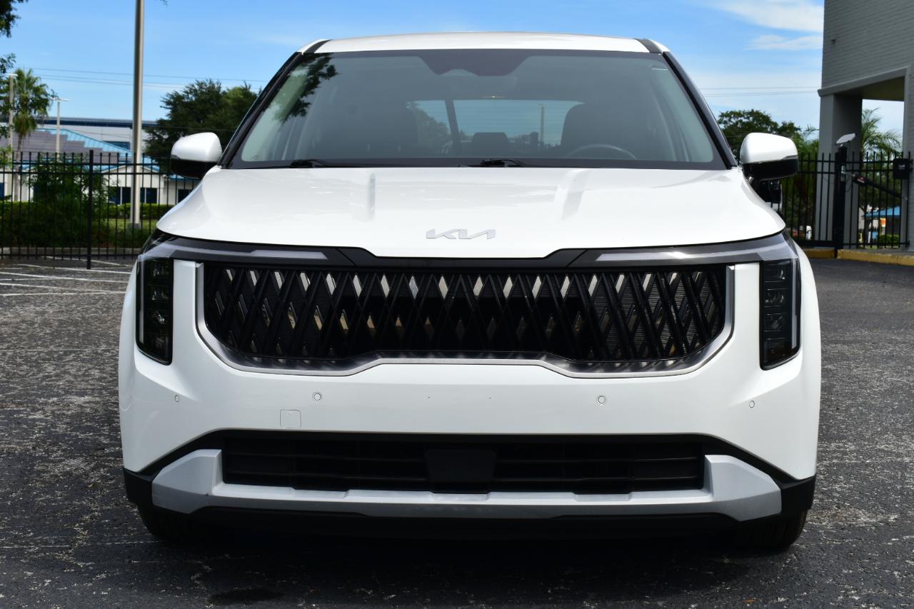 Kia Carnival LXS FWD 2025