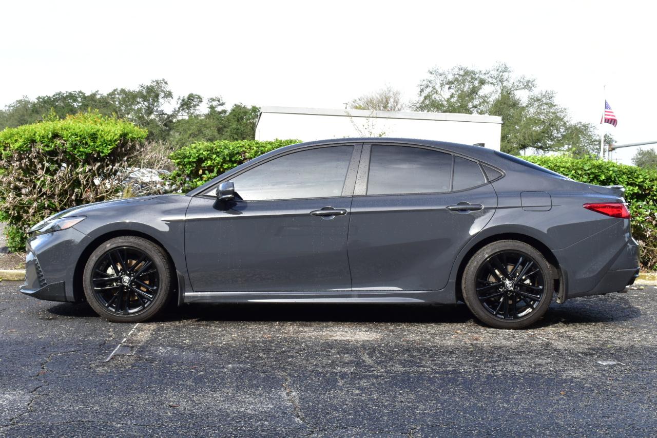 Toyota Camry SE (Natl) 2026
