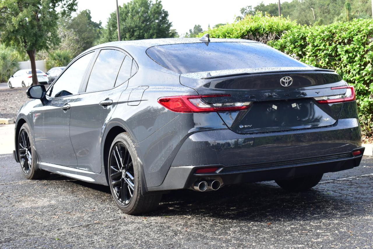 Toyota Camry SE (Natl) 2026