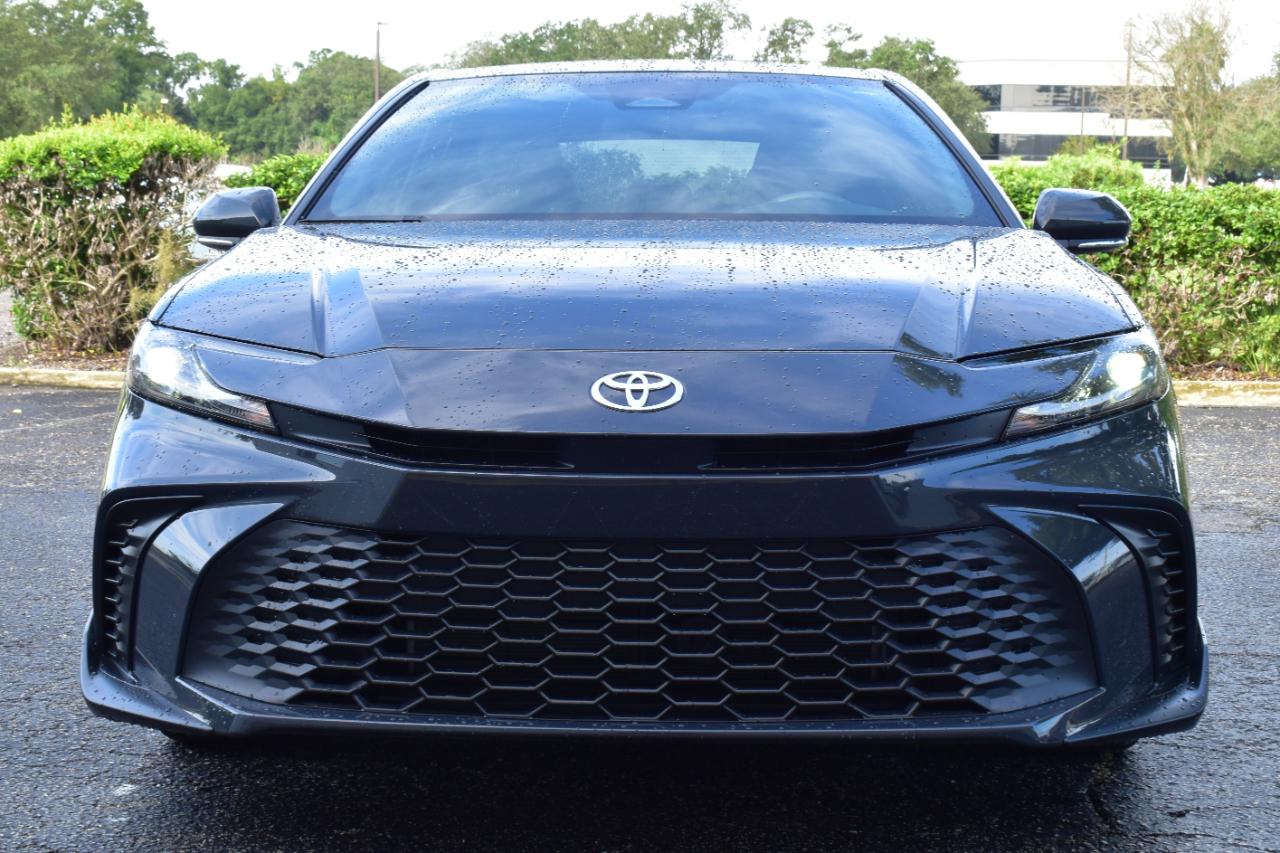 Toyota Camry SE (Natl) 2026