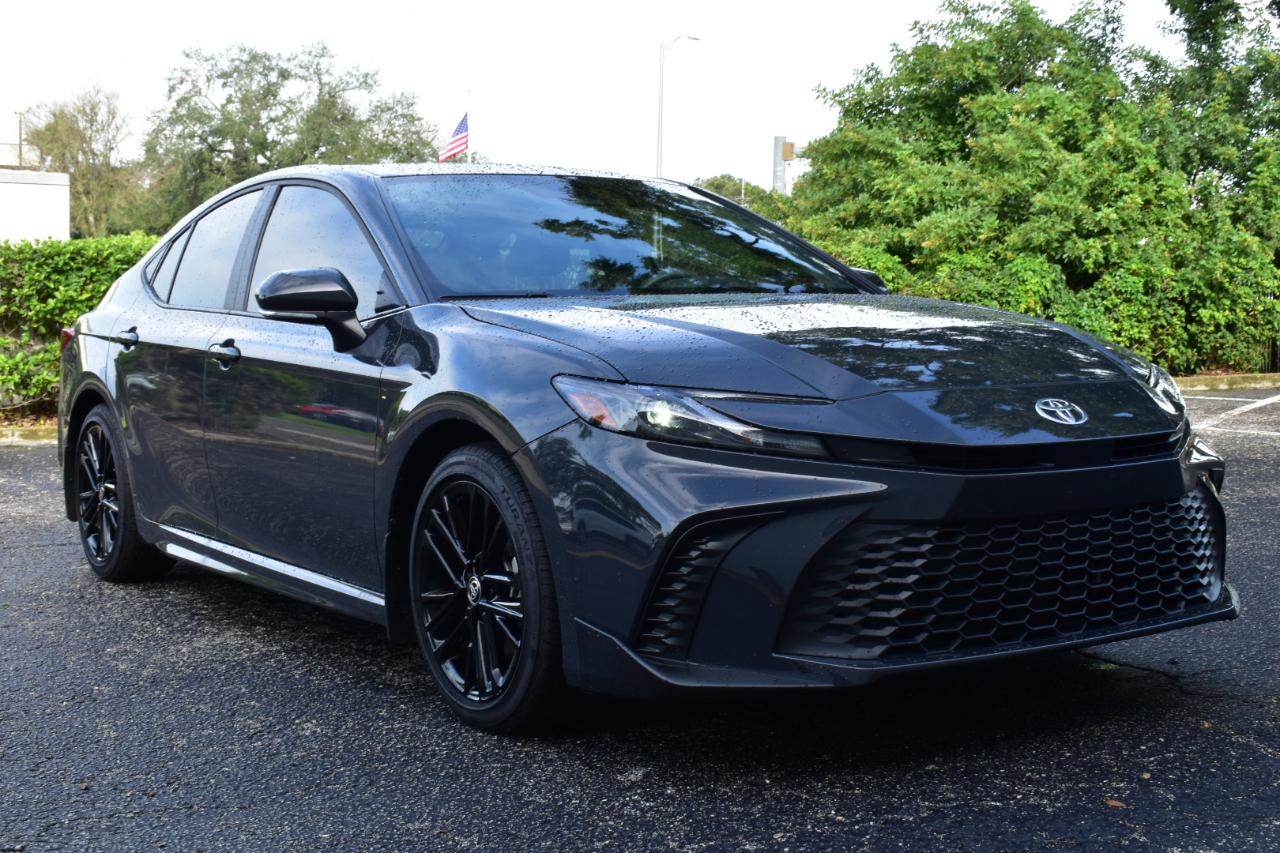 Toyota Camry SE (Natl) 2026
